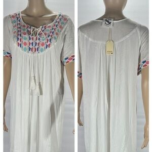 NWT JODIFUL WHITE DRESS WITH BUILT/IN SLIP SIZE MEDIUM